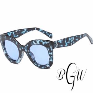 💙NWT Cat Eye Round Oversized Sunglasses💙